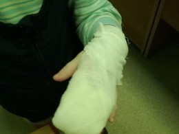 Принципиальная воспитательница не простила ребенку потери варежки и довела его до обморожения в Перми