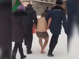 Осатаневший неадекват в трусах заставил семью в Свердловской области выброситься с балкона