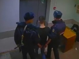 Доставленный в больницу житель Воркуты едва не задушил врача в пьяном угаре