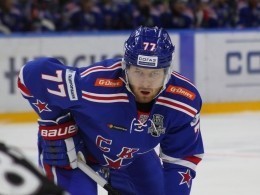Хоккеист СКА Белов пропустит два матча плей-офф КХЛ из-за дисквалификации