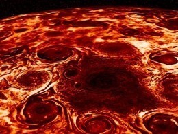 NASA опубликовало снимки гигантских циклонов на полюсах Юпитера