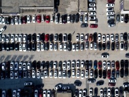 На 20 петербургских автостоянках контролеров больше не будет