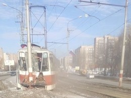 В Ульяновске трамвай, въехавший в столб, стал хитом интернета