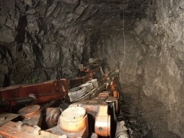 Два горняка пострадали при обвале в шахте в Оренбургской области