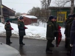 Пятый канал публикует эксклюзивное видео с похорон героически погибшего офицера Владимира Чупина
