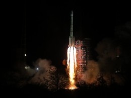 Китай успешно запустил в космос два навигационных спутника