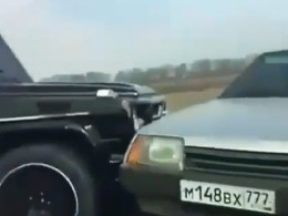 В Дагестане дерзкий мажор на «Гелендваген» намеренно протаранил «девятку»