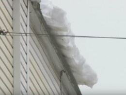 В Мурманске наледь с крыши упала на четырехлетнего ребенка