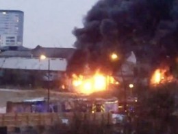 Опубликовано видео мощного пожара в восточном Лондоне