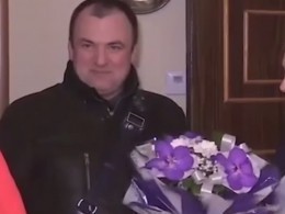 «Пришёл поздравить именинницу» — радостный чиновник заявился к петербурженке, выжившей при теракте в метро