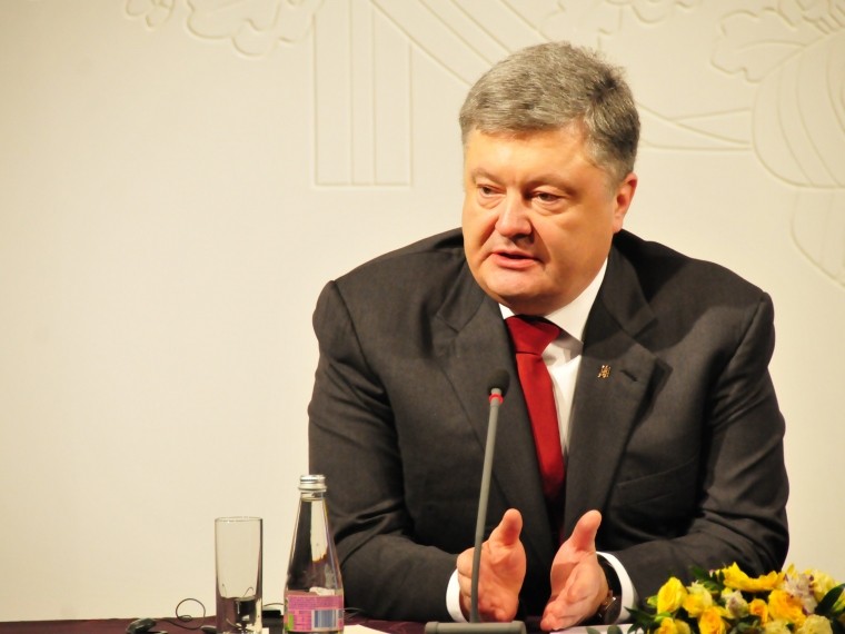 Порошенко рассказал, когда завершится карательная операция в Донбассе Порошенко рассказал, когда завершится карательная операция в Донбассе