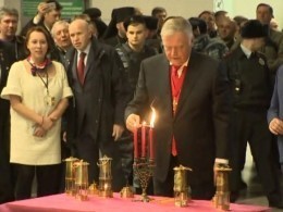Благодатный огонь из Иерусалима доставили в Москву