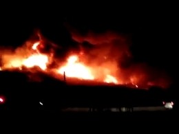 10 часов тушили в Тверской области завод с манекенами — видео