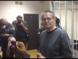 Суд изменил Улюкаеву приговор