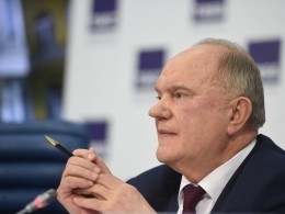 Пресс-аташе Зюганова опроверг информацию о том, что политик находится в реанимации