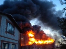 Полыхающий хлебозавод в Нижегородской области попал на видео