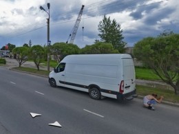 Житель Пскова справил нужду на дороге и попал в Яндекс-карты