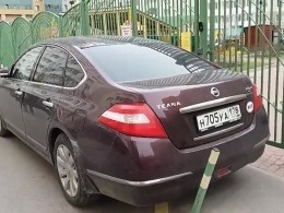 Дерзкие автомобилисты из Петербурга отличились чудесами парковки