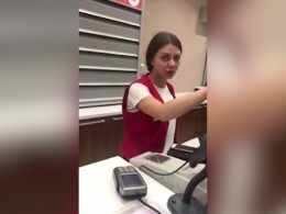 Одурманенная сотрудница АЗС в Казани не смогла обслужить клиентов — видео