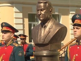 На «Аллее правителей» в Москве появился бюст Бориса Ельцина