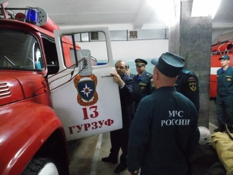 «Вылизаны! Чистота!» — Глава МЧС остался доволен «древней» пожарной техникой в Крыму «Вылизаны! Чистота!» — Глава МЧС остался доволен «древней» пожарной техникой в Крыму
