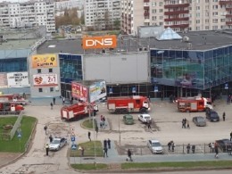 Посетителей ТРЦ в Пскове экстренно эвакуировали из-за пожара