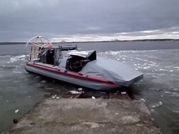 «Пиранья» спасла рыбаков со льдины в Свердловской области — видео