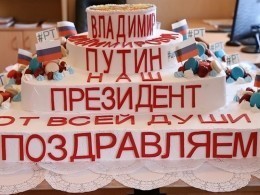 Огромный торт испекли кондитеры в честь инаугурации Путина