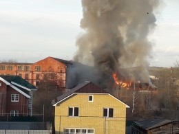 В Свердловской области загорелась бумажная фабрика