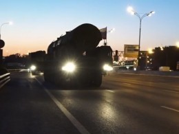Видео: принимавшие участие в московском Параде Победы пусковые установки «Ярс» возвращаются домой