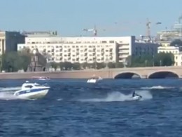 В Петербурге полицейские катера устроили погоню за аквабайкерами