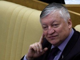 Гроссмейстер Карпов: во время игры в шахматы на детей давить нельзя