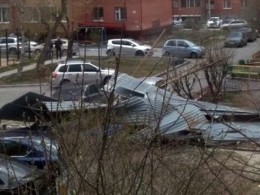 39 человек пострадали во время жуткого урагана в Тюмени — видео