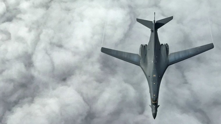 Американские бомбардировщики два дня летали вдоль российской границы