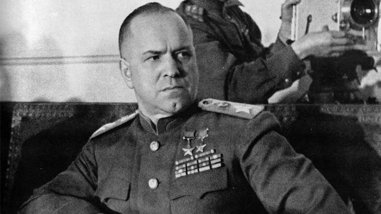 На Украине снова сбили мемориальную доску маршалу СССР Жукову