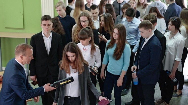 В Татарстане прокомментировали инцидент с выпускницей, снявшей лифчик ради ЕГЭ
