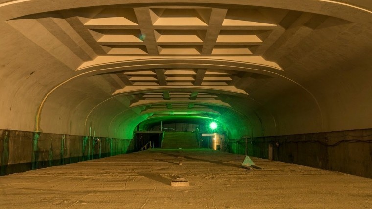 Омичи заподозрили, что строившееся 26 лет метро хотят засыпать песком