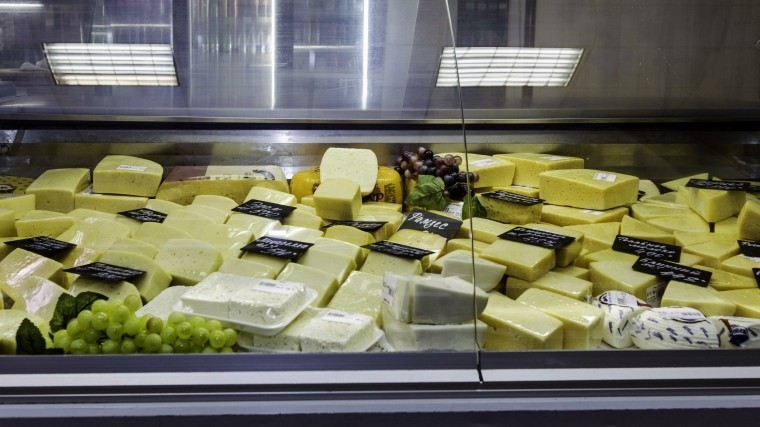 Во Франции один ребенок умер, отравившись сыром, еще 13 в больнице