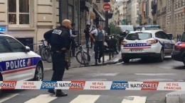 Молния: вооруженный мужчина взял заложника в Париже