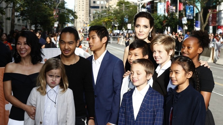 Американский суд поддержал Брэда Питта в споре с Анджелиной Джоли из-за детей