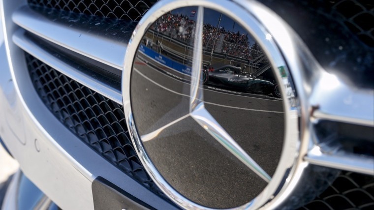 Почему Mercedes отзывает девять тысяч машин в России