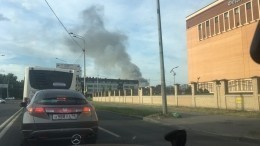 В Центральном районе Петербурга полыхает ангар — видео