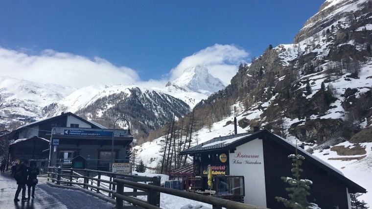 В швейцарских Альпах погиб российский альпинист