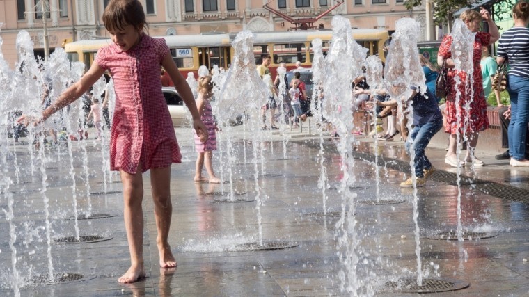 Лютая жара атаковала регионы России. Как ее пережить?