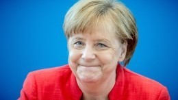 Меркель согласилась изменить миграционную политику после ультиматума главы МВД
