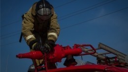 Под Красноярском горит жилой дом на площади в тысячу квадратных метров