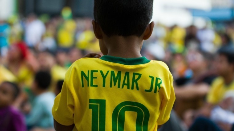 Игроки сборной Бразилии готовятся к матчу с Коста-Рикой вместе со своими детьми