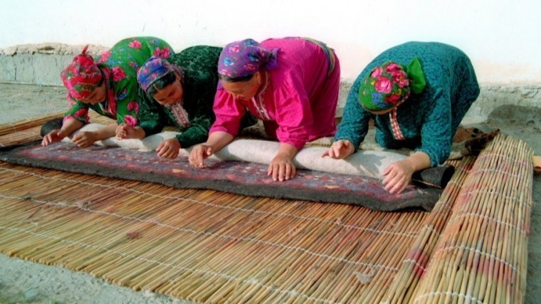 «А что, можно было?» — В Туркмении запретят многоженство