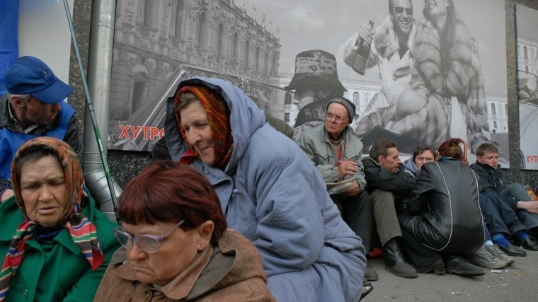 Демографическое пике: на Украине смертность превысила рождаемость в два раза