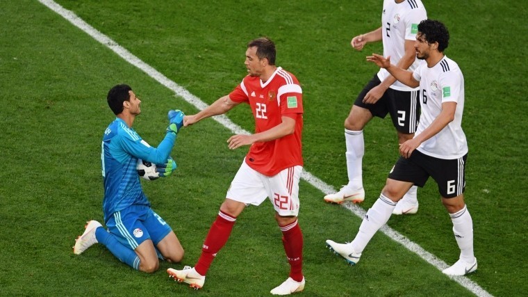 Ожесточенная борьба не привела к результативному голу в матче Россия — Египет